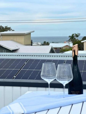 Casa Dis Family Friendly 350m walk to beach, Caves Beach
